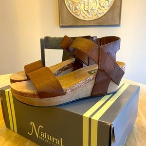 NIB Natural Reflections size 9 wedges